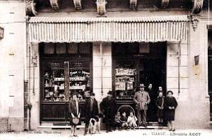 2130- Tiaret - Rue Bugeaud - Librairie Famille  Agot